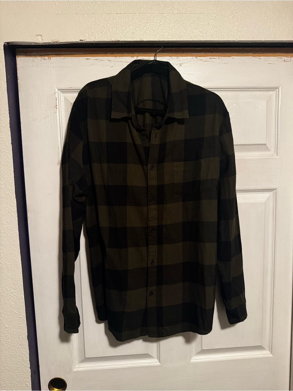 Men's Olive & Black Plaid Button-Up Shirt